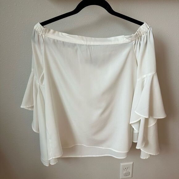 WOMENS TOP SIZE SMALL - Picture 1 of 4